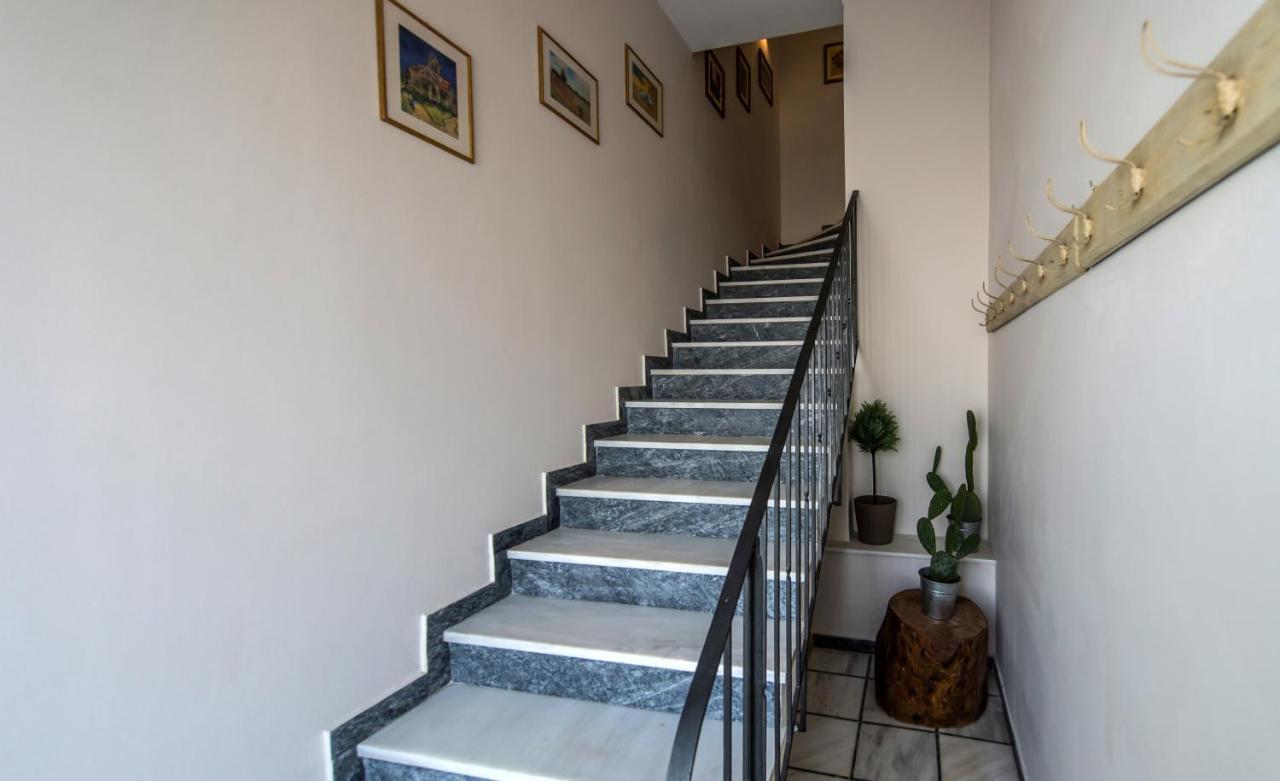 Angelinas Quarters - Kalamata Mediterranean Villas Exterior photo